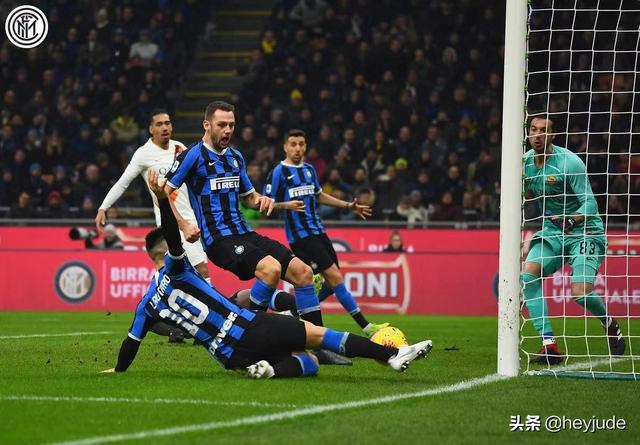  罗马客场逼平领头羊，德罗西战术获媒体盛赞  