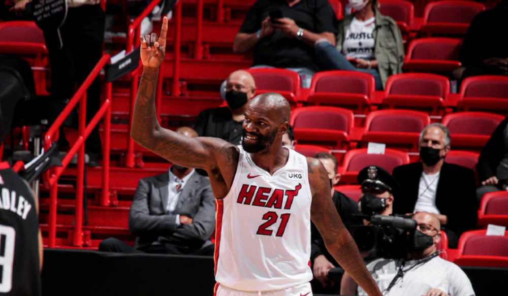  萨博尼斯制霸内线，国王大胜黄蜂锁定季后赛席位  