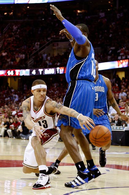  米切尔准绝杀骑士险胜公牛，克利夫兰守住季后赛席位